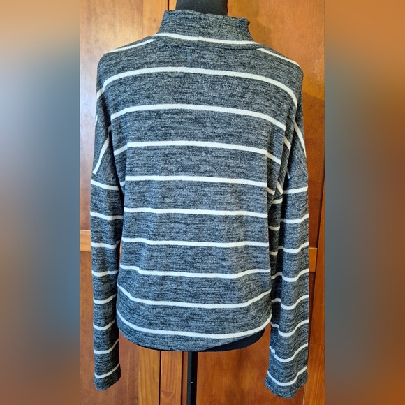 🐢SO turtleneck sweater. Size S - Picture 4 of 5